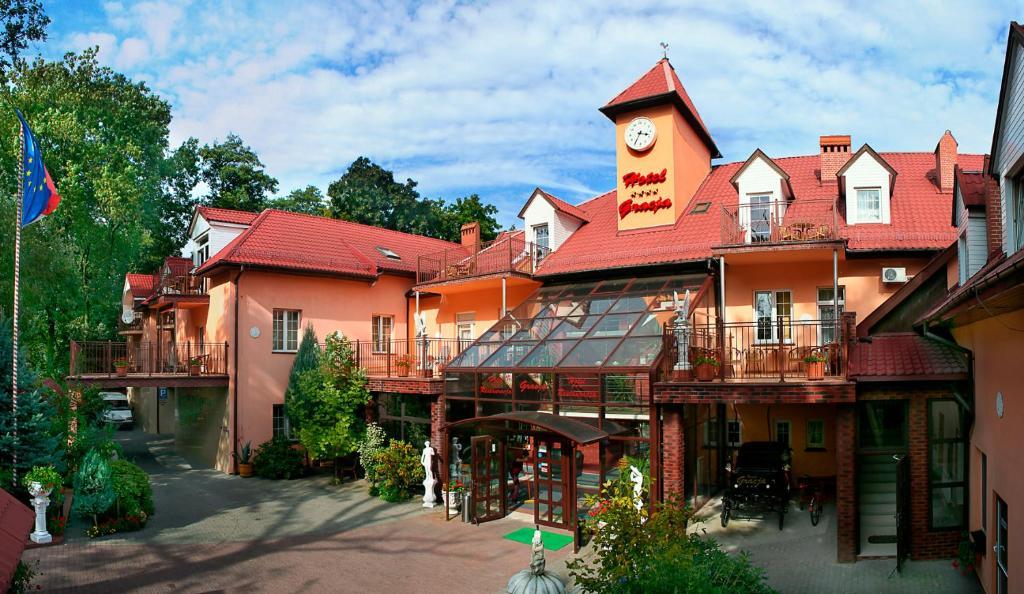 Hotel Gracja Гожув-Велькопольски Экстерьер фото